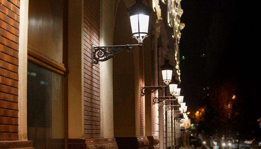 «Покровский посад» ночью. Улица